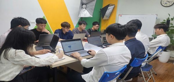 Các học viên tham gia khóa Đào tạo quảng cáo tại Thanh Trì ở công ty Ads Việt