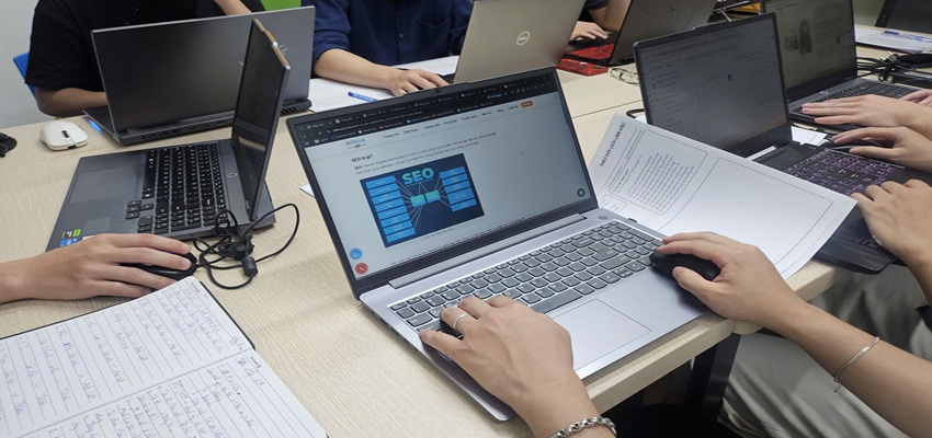 Học viên lớp học quảng cáo google ads tại Chương Mỹ được thực hành, tìm hiểu