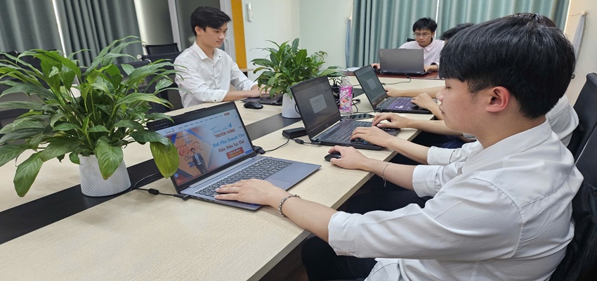 Học viên đang thực hành trong khóa đào tạo Google Ads tại Thanh Xuân