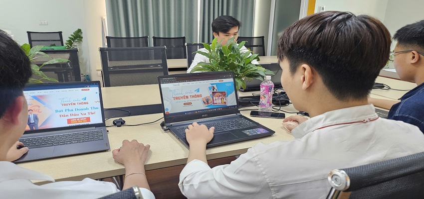 Các bạn học viên thực hành kỹ năng tự học tại Lớp học google ads tại Nguyễn Xiển